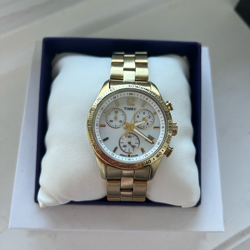 Timex Women’s Gold Watch. Well taken care of. Used-Like New